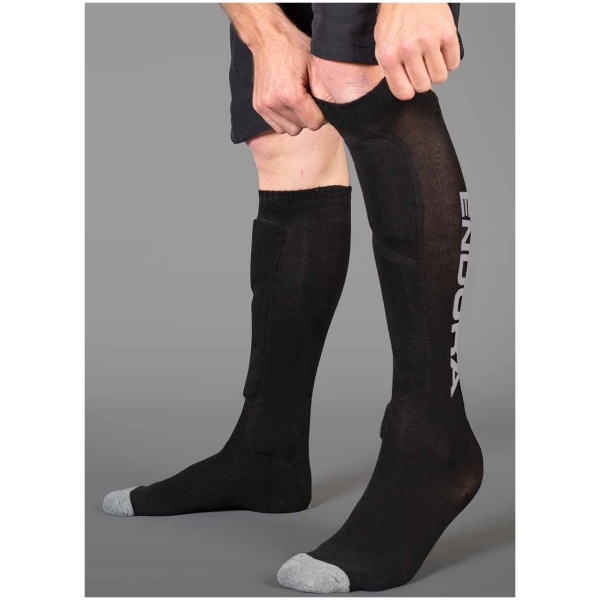 Endura SingleTrack Shin Guard Sock - Image 2